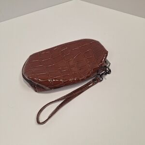 Chic Brown Crocodile-Patterned Wristlet